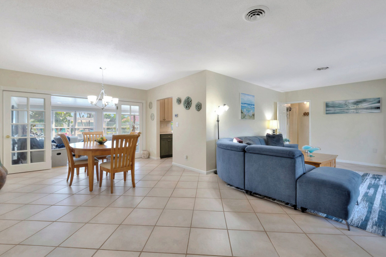 Living area 3, Casa by The Cove 3BR 2BA plus Office, Broward