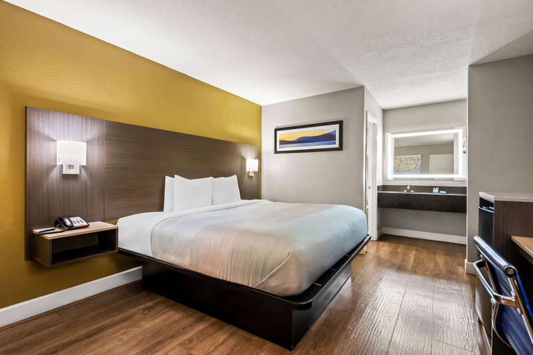 Bedroom 3, Quality Inn near Blue Spring, Volusia