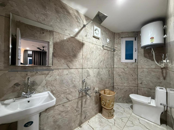 Bathroom 3, K2 Alpine Hotel, Anantnag