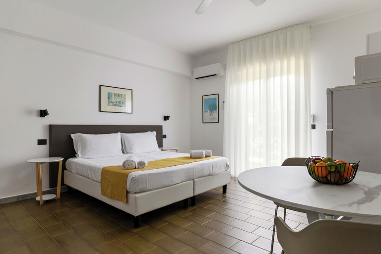 Others 5, Villa Collina, Messina