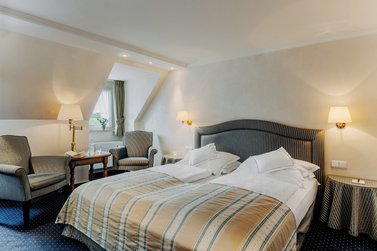Bedroom 3, Romantik Berghotel Astenkrone, Hochsauerlandkreis