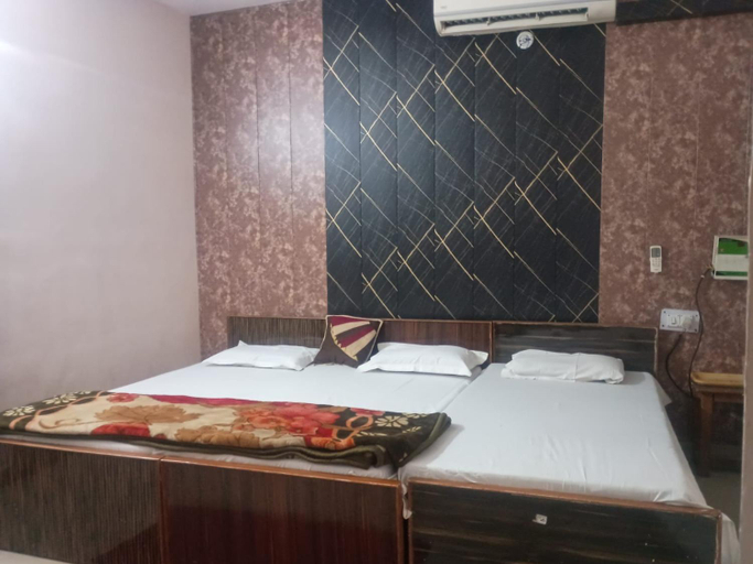 Bedroom, Braj Pushp Guest House, Mathura