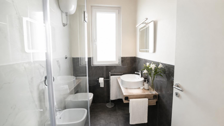 Bathroom 5, Brahma luxury B&B, Napoli
