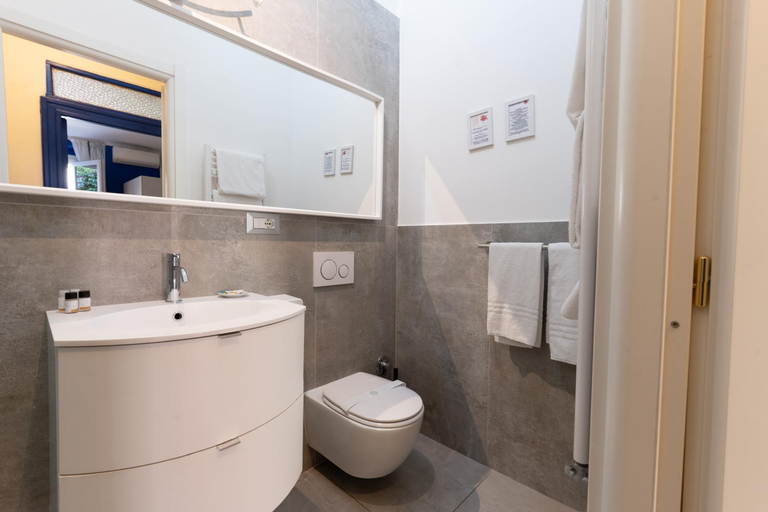 Bathroom 2, Soffio Di Mare, Genova