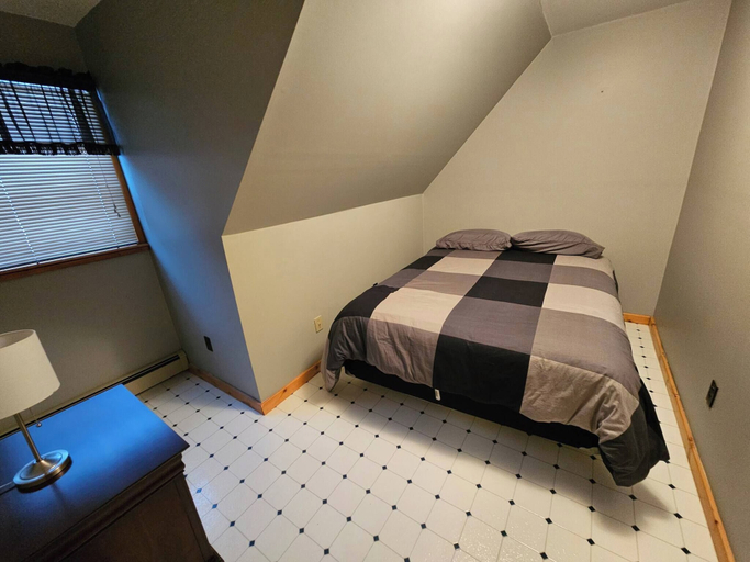 Room 4, Bayview Hideaway is a 2 Story Home With Lots of Privacy, Inverness