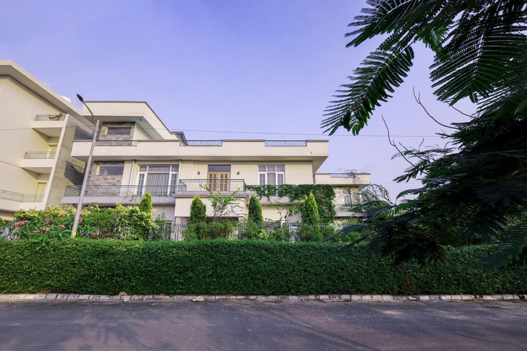 Exterior & Views
