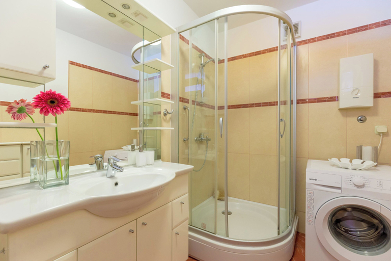 Bathroom 3, Hedera Estate, Hedera A13, Dubrovnik