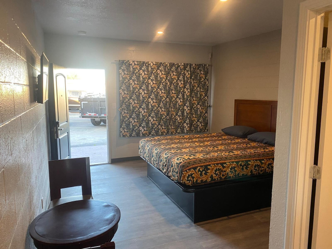Room 1, Fremont Motel, Yolo