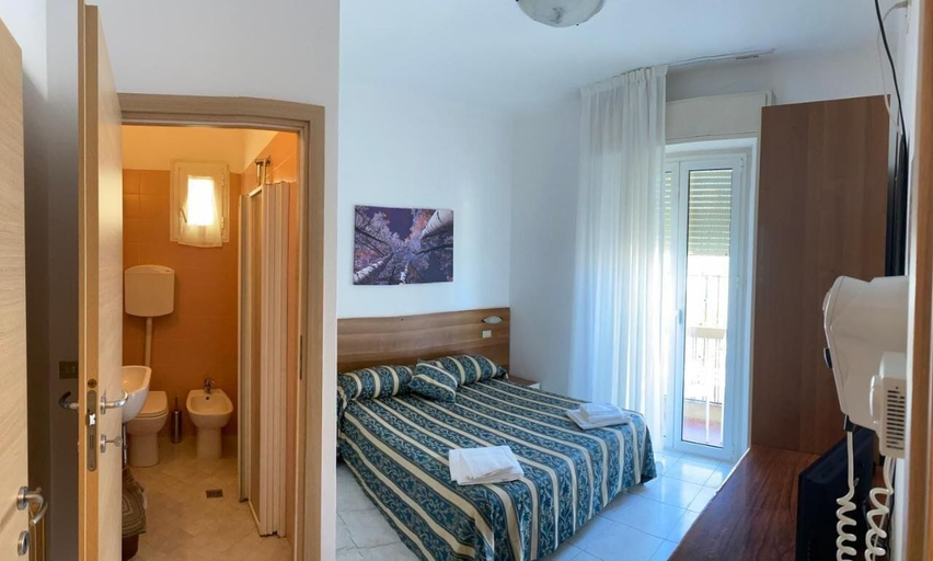 Bedroom 4, Hotel Acapulco, Rimini