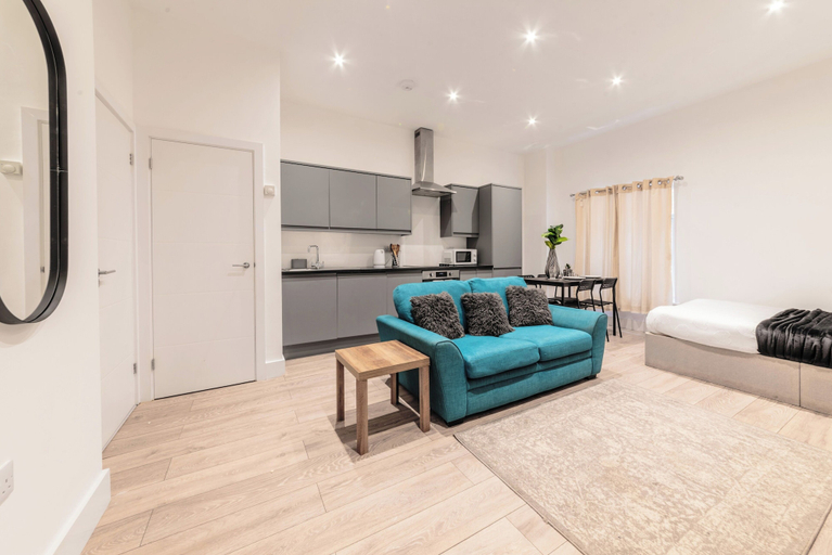 Interior 4, Sleeps 2 - Central - Studio - Wifi - Paid Parking, Kent