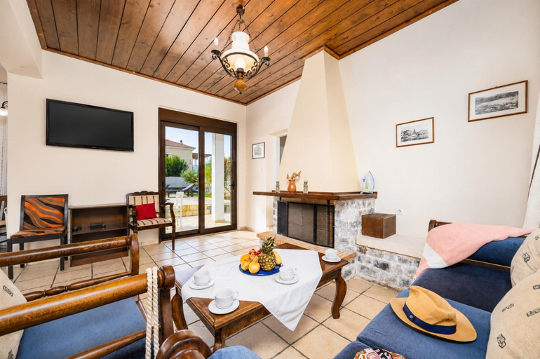 Others 5, Ekklisies Tria Large Private Pool AC WiFi, Crete