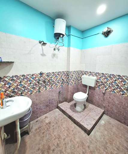 Bathroom 2, Mona Homestay, Sambalpur