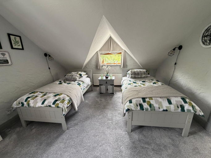 Bedroom 2, Salmon Weir Lodge