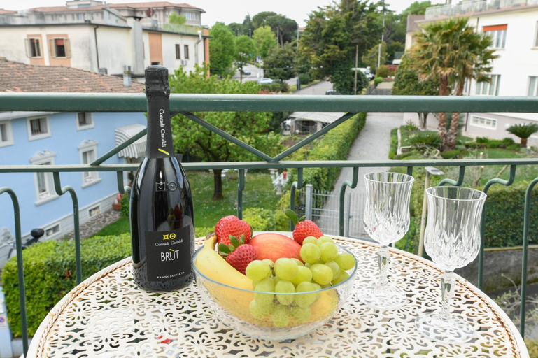 Food & Drinks 5, Le Bouganville Apartment- Downtown & close to the beach, Brescia