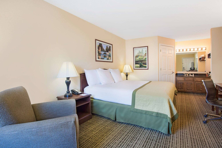 Bedroom 4, Baymont by Wyndham Forest City, Rutherford