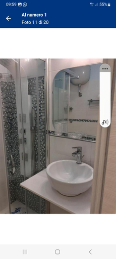 Bathroom, Al numero 1, Napoli