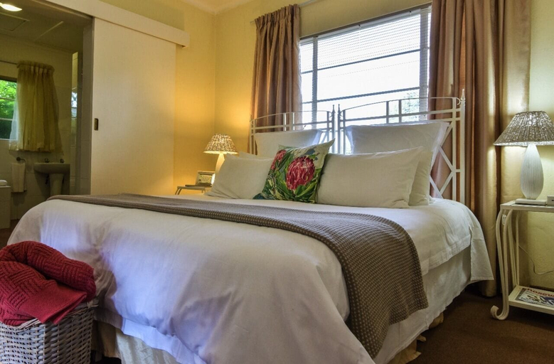 Bedroom, Bushwillow Spacious Cottage for 2 People With Private Garden Access!, West Rand