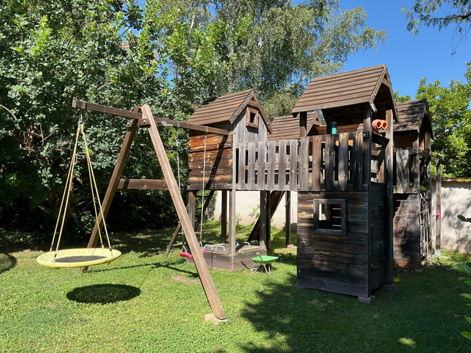 Children's play area - outdoor, Cottage du Gardien - Piscine et Spa, Puy-de-Dôme