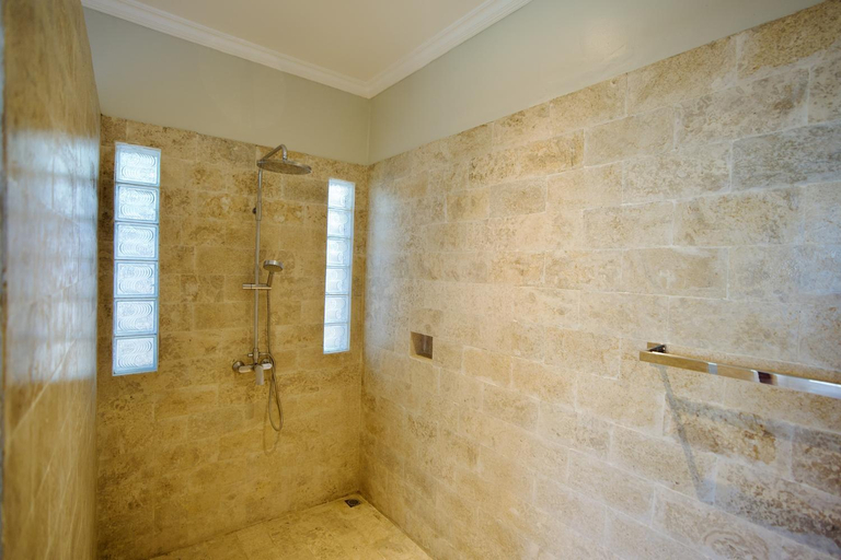 Bathroom 3, Poinciana Seaside Resort & Retreat Centre, Buleleng