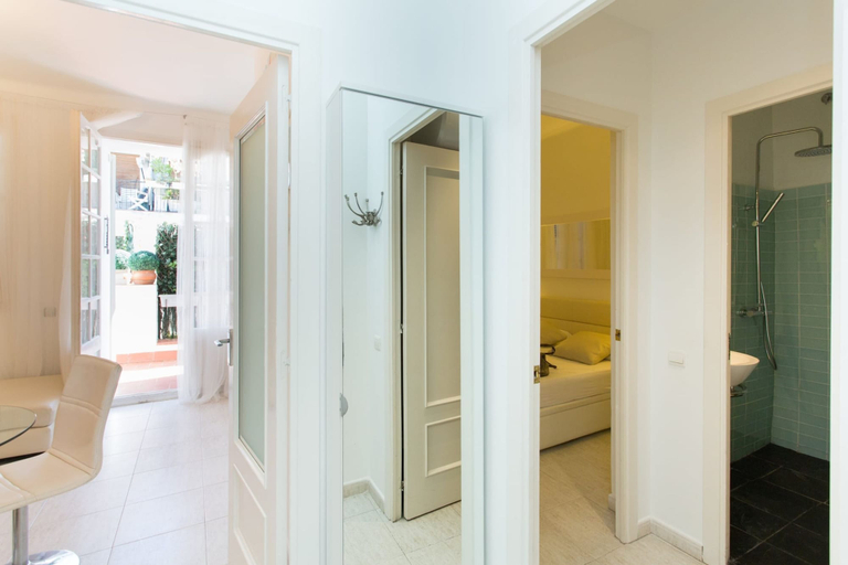 Others 5, Apartamnet en el Centro de Sitges con Terraza, Barcelona