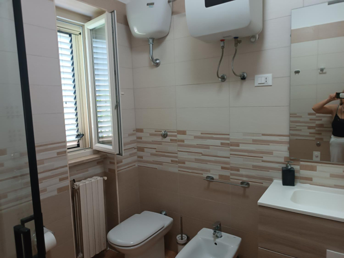 Bathroom 3, VILLETTE FABRIZIO, 2025 a VIESTE, Foggia