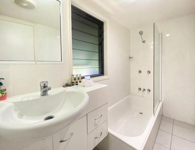 Bathroom 3, Canopy Chalet 4, Magnetic Island