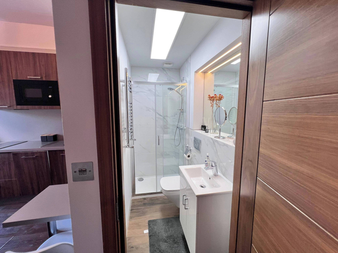 Bathroom 3, Cozy Studio in North London, London