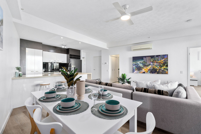 Food & Drinks, Wings - Q Stay, Gold Coast