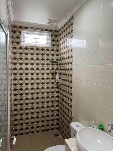 Bathroom 5, Villa Sakinah, Sentul City, Bogor