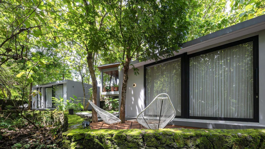 5, Guru Giri Forest 2BR Pool Access with Breakfast, Bantul