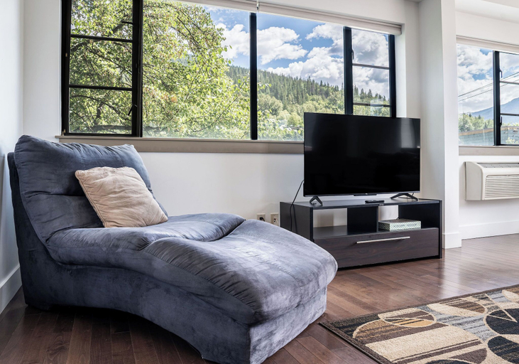 Others 2, Selkirk Snug by Revelstoke Vacations, Columbia-Shuswap