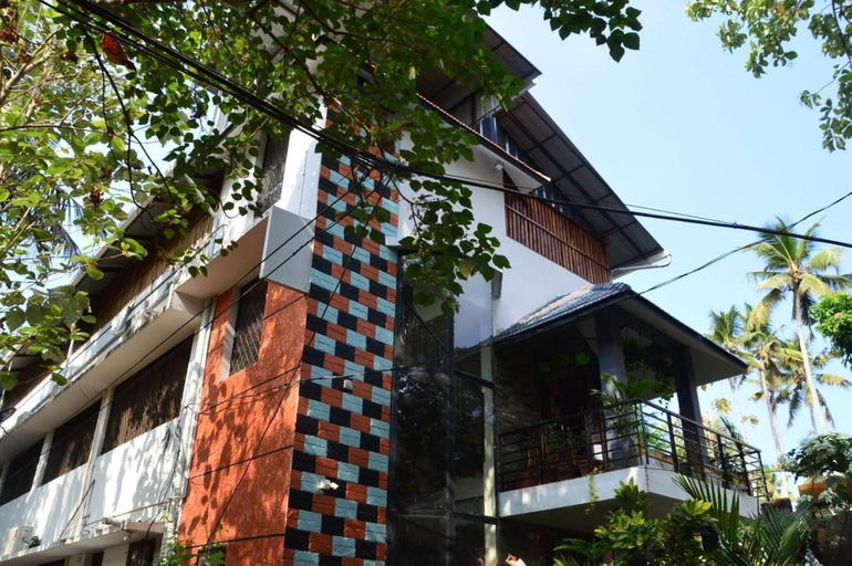 Exterior & Views