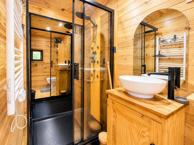 Bathroom 2, FLOR La Roulotte du Medoc, Gironde