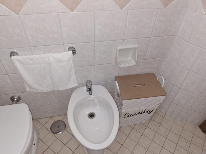 Bathroom 2, B&B I Gigli, Napoli