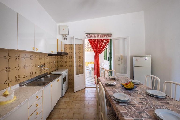 Others 5, Villa Edy, Taranto
