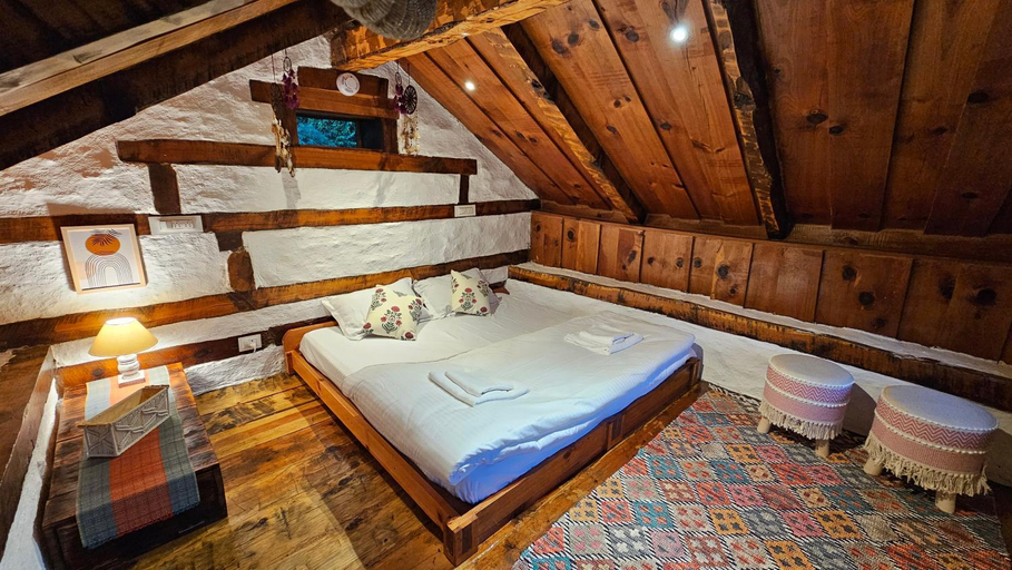 Bedroom, Parvatis Lap, Kullu