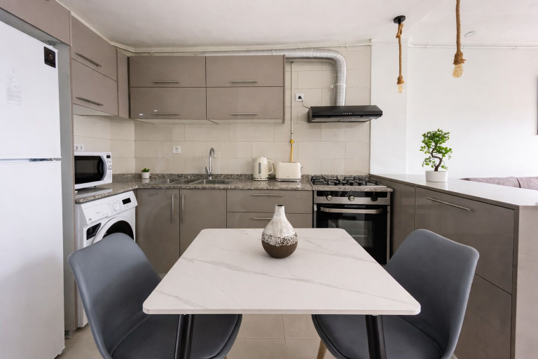 Private kitchen 5, Magnifique 2 pieces a Dely Brahim, Cheraga