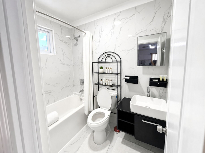 Bathroom 3, The Sunset Stay BnB