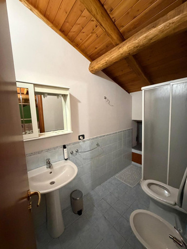 Bathroom 3, Il noceto dell'Etna, Catania