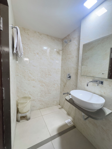 Bathroom 3, Hotel White Desert, Kachchh
