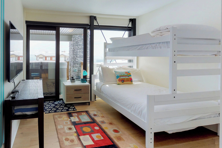 Room 5, The Edge at Big White, Kootenay Boundary