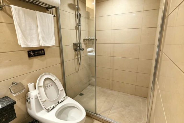 Bathroom 4, Apollo Hotel, Dezhou