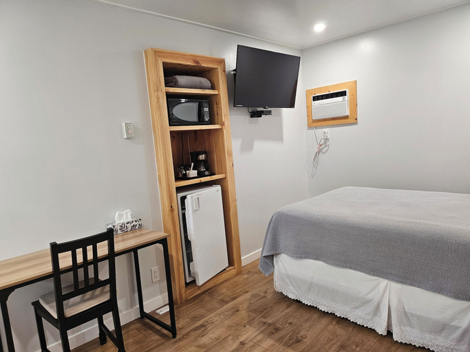 Room 4, Quest Motel, Division No. 5