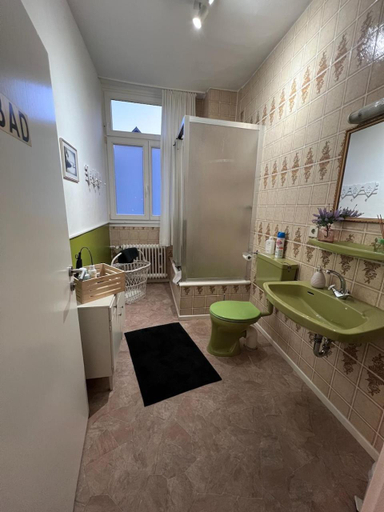 Bathroom, Hostel Burg Hausen, Düren