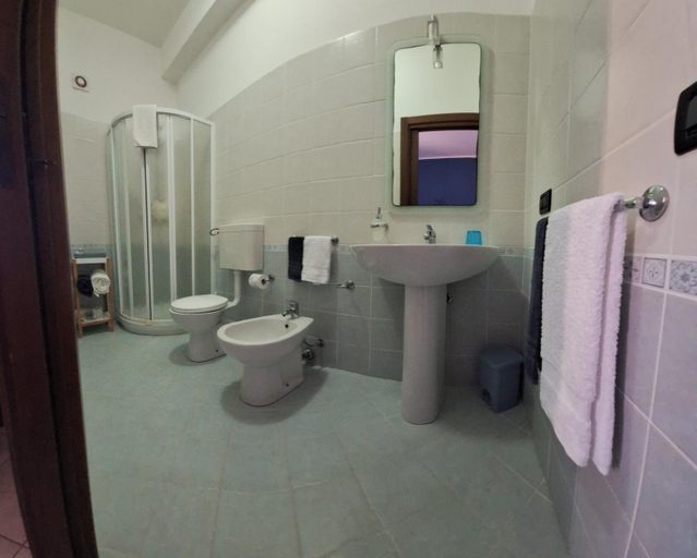 Bathroom, Mariposa B&B, Trapani
