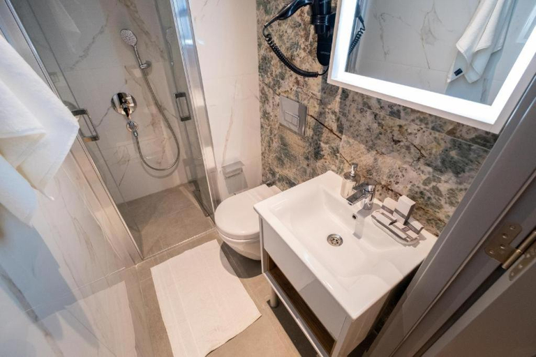 Bathroom 4, The Platine Plus Suite, Beyoğlu