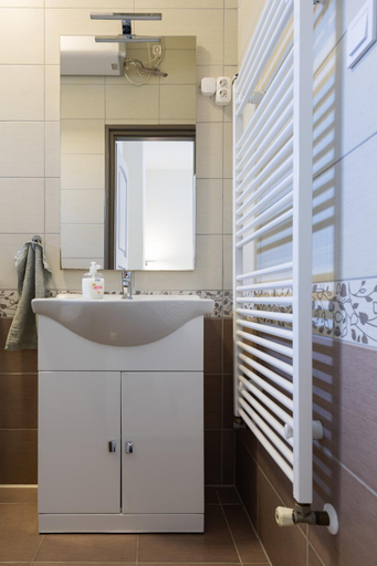 Bathroom 2, Zamardi Parti Apartman 1, Siófok