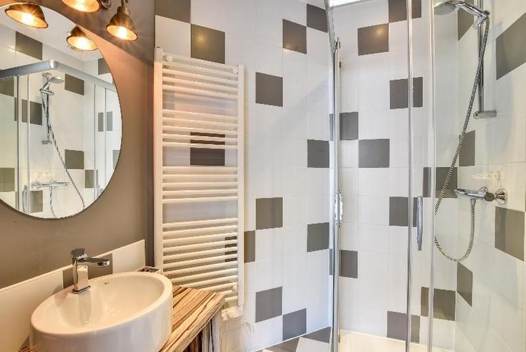 Bathroom 4, Brit Hotel Marbella, Pyrénées-Atlantiques