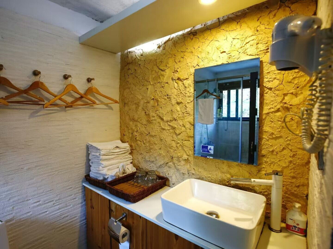 Bathroom 4, nanjing tulou herongzhuang, Zhangzhou