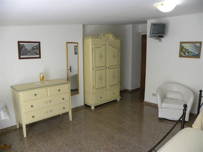 Bedroom 3, Pensione Fernanda, Messina